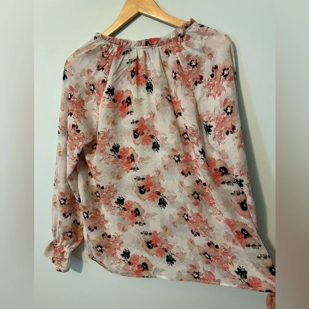 C&C California Floral Blouse Size Medium - Picture 9 of 9